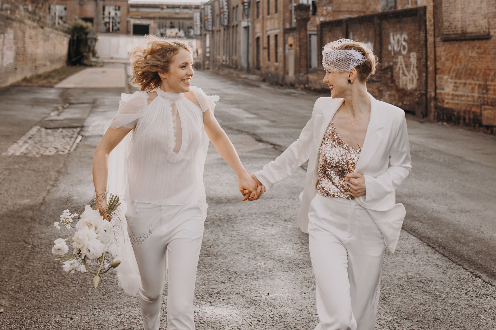 Elegante queere Hochzeit im New York Harbour Club Köln