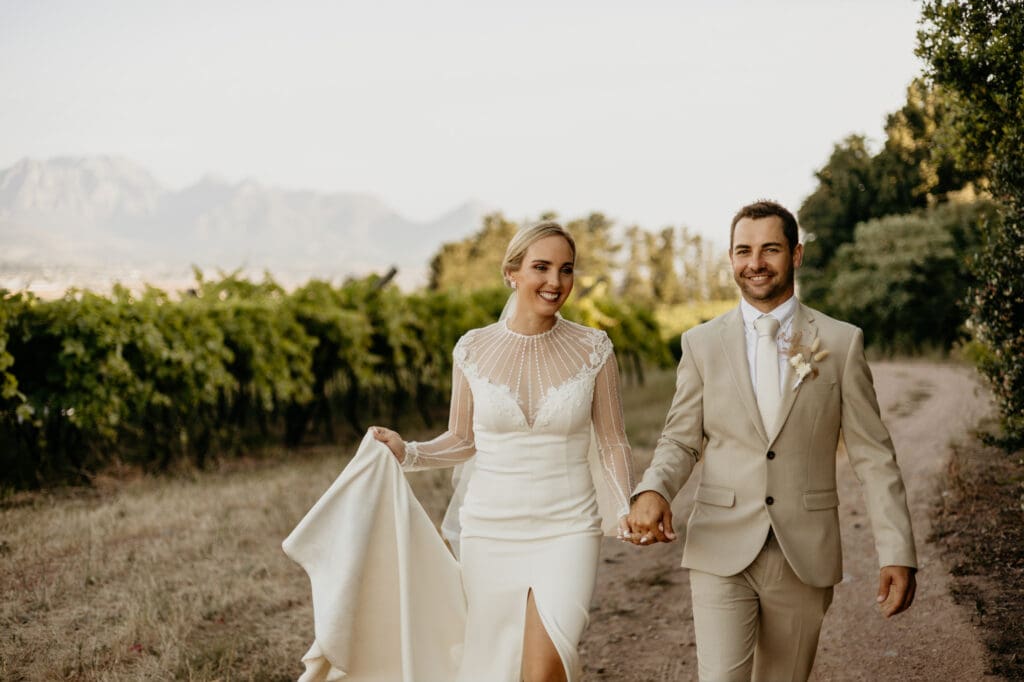 Hochzeitspaar in Weinbergen Südafrika Wellington und Stellenbosch