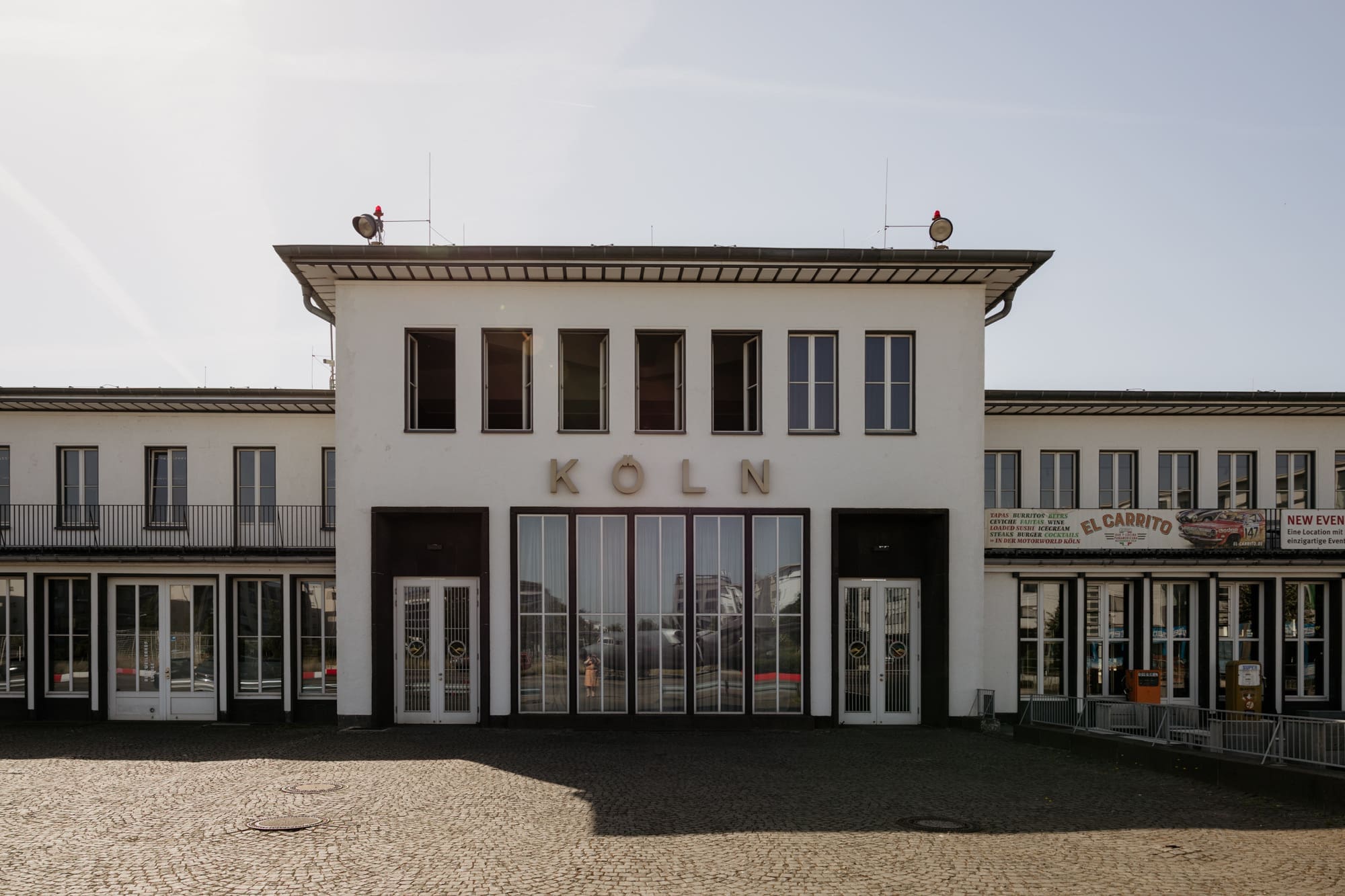 Standesamt Butzweilerhof Köln - Gebäude mit Köln-Schriftzug